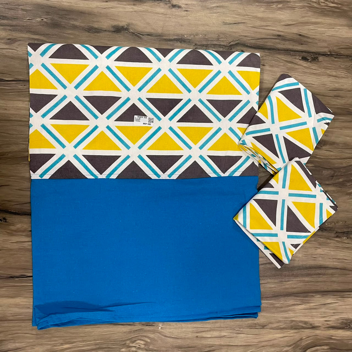 Queen Size Border Bedspread Yellow Triangle Blue Border
