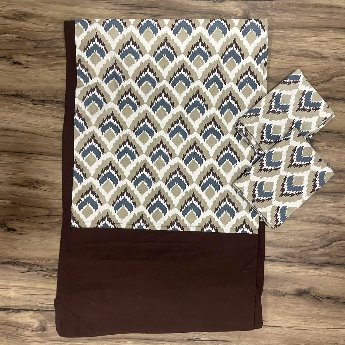 Queen Size Border Bedspread Mountain Brown Border