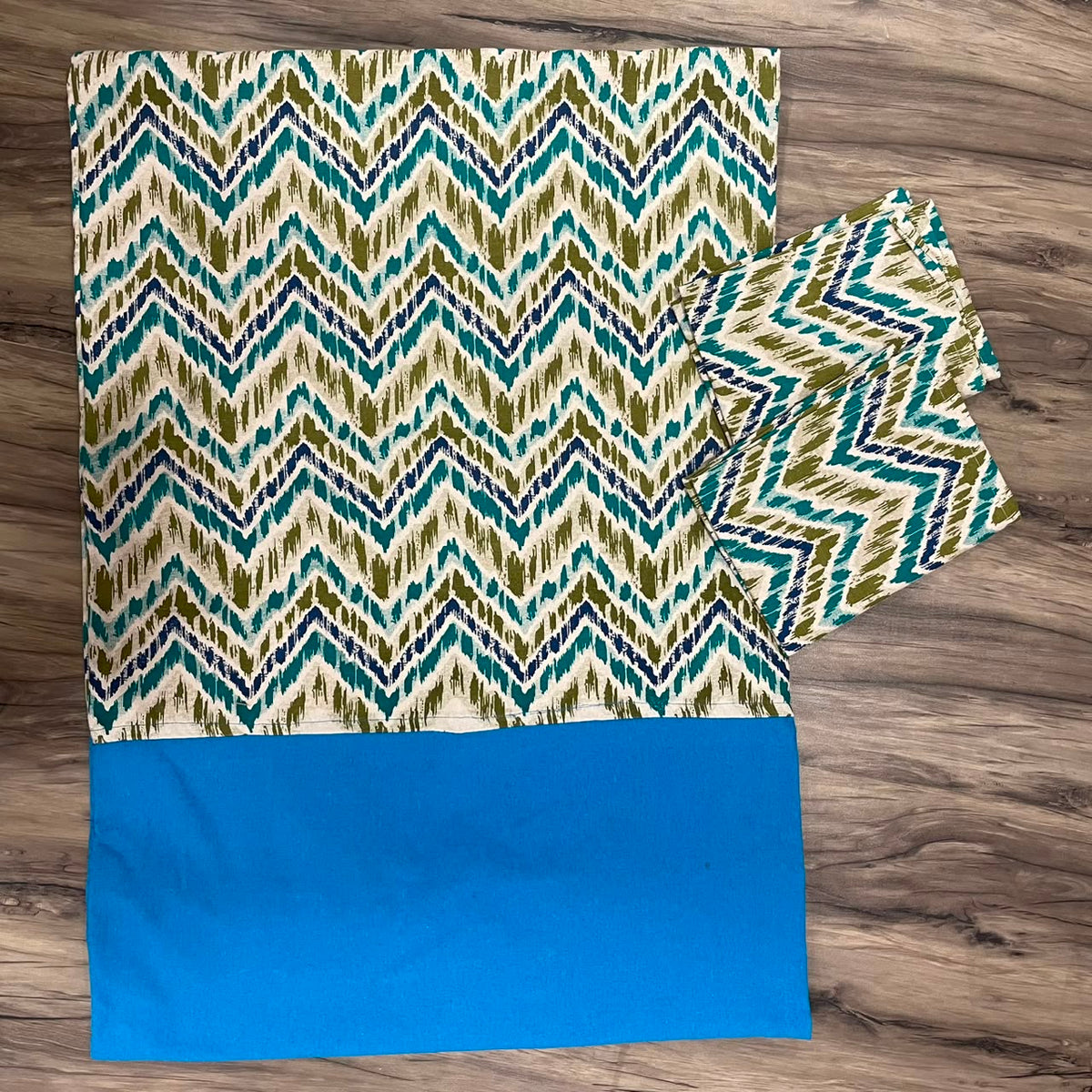 Queen Size Bedspread Border Printed With Blue Border
