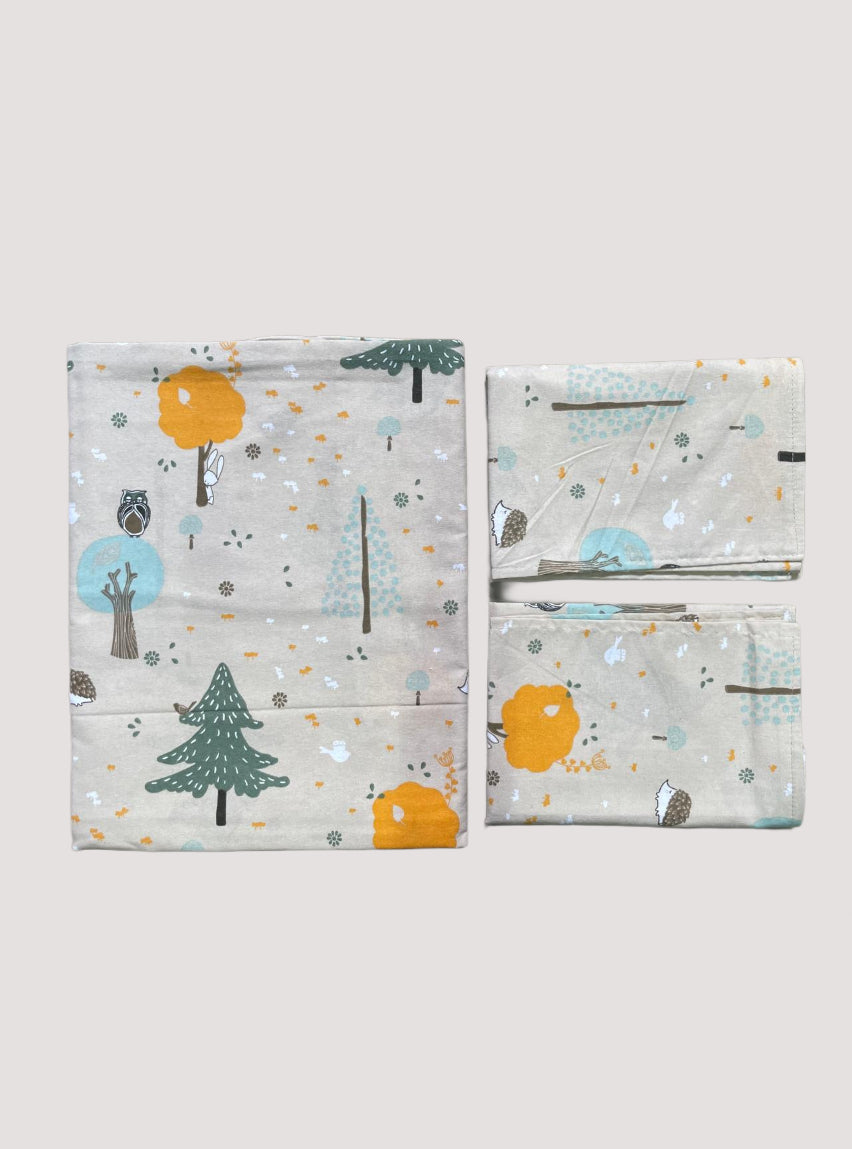 single cot bedspread with pillow cover  - Full  white and christmas  tree